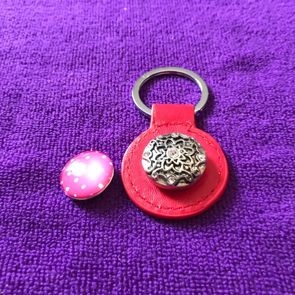 Snap charm key ring.